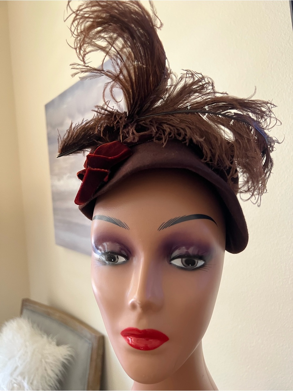 Women's Brown Feathered 40’s Vintage-Style Felt Hat